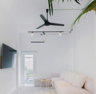 China Town Apartment | Modern Minimalism - Mandarin Palm Penthouse