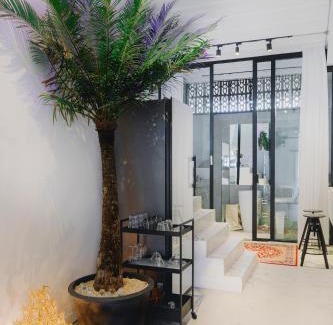 China Town Apartment | Modern Minimalism - Mandarin Palm Penthouse