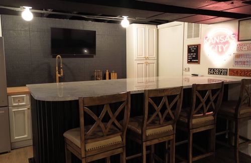 Mission House | Modern Mission Escape Home - Family Friendly - Close to All Attractions