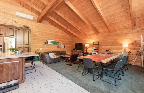 Fern Valley Cabin | Modern Mountain Retreat w/Amazing Views Hot Tub Deck Pets Welcome