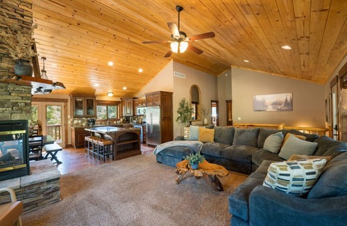 Duck Creek Village Cabin | Modern Mountain Lodge | Close to Zion & Bryce