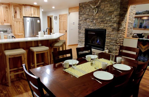 Essex House | Modern Mountain Cabin across Glacier NP & Izaak Walton Inn. Incl Wifi & Laundry