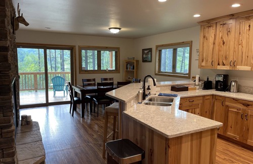 Essex House | Modern Mountain Cabin across Glacier NP & Izaak Walton Inn. Incl Wifi & Laundry