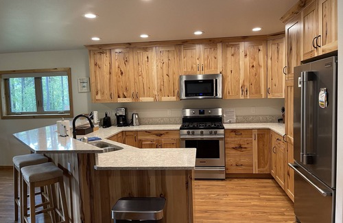 Essex House | Modern Mountain Cabin across Glacier NP & Izaak Walton Inn. Incl Wifi & Laundry