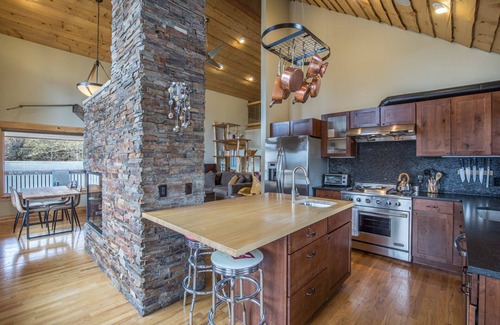 Creede House | Modern Mountain Cabin -Walk to Downtown Creede - Ping Pong - Unmatched Views