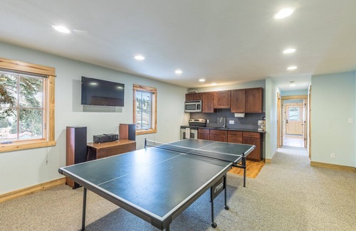 Creede House | Modern Mountain Cabin -Walk to Downtown Creede - Ping Pong - Unmatched Views