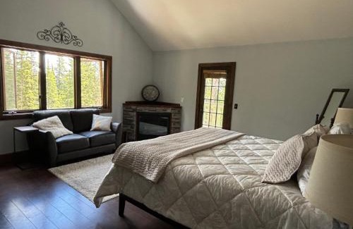 Valley of the Sun Ski Chalet | Modern Mountain Chalet on Hiking & Ski Trails