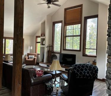 Valley of the Sun Ski Chalet | Modern Mountain Chalet on Hiking & Ski Trails