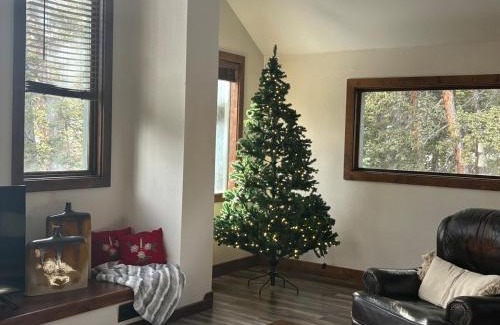 Valley of the Sun Ski Chalet | Modern Mountain Chalet on Hiking & Ski Trails
