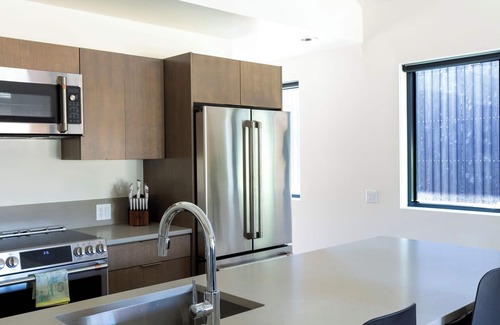 Sisters House | Modern Mountain Cottage, walking distance to charming town of Sisters, Oregon