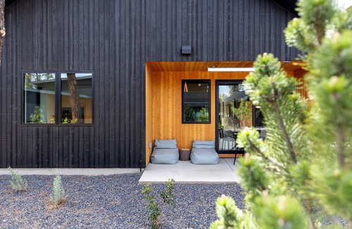 Sisters House | Modern Mountain Cottage, walking distance to charming town of Sisters, Oregon