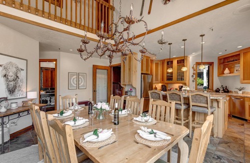 Deer Valley House | Modern Mountain Design, Hot Tub & Sauna + Free Shuttle - Perfect for Families!