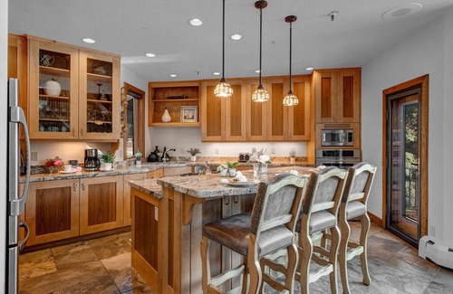 Deer Valley House | Modern Mountain Design, Hot Tub & Sauna + Free Shuttle - Perfect for Families!