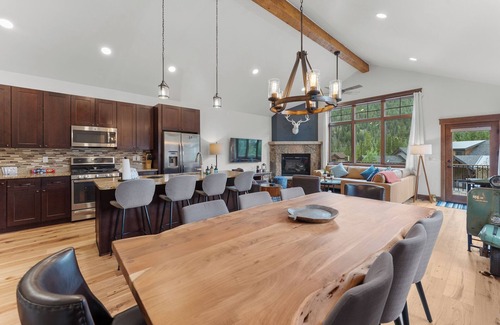 Keystone House | Modern Mountain Escape - Walk to Lifts - Private Hot Tub, Views, Work-Friendly