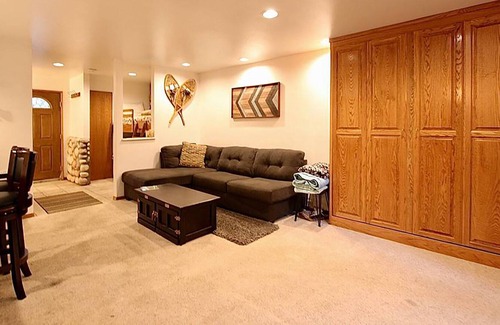 Mammoth Lakes Condo | Modern Mountain Getaway