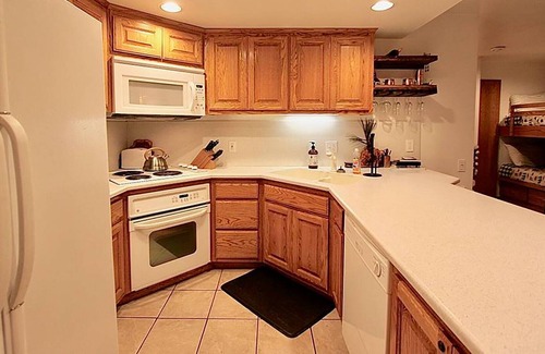 Mammoth Lakes Condo | Modern Mountain Getaway