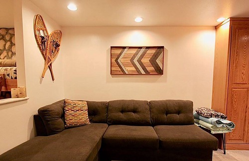 Mammoth Lakes Condo | Modern Mountain Getaway