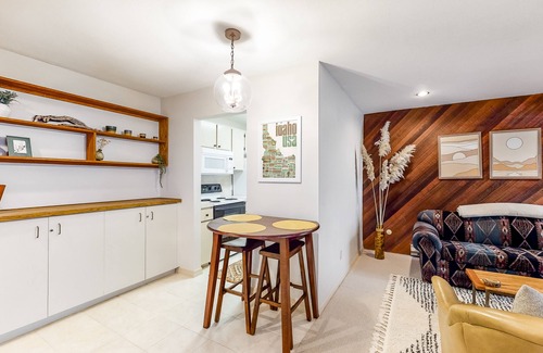 Warm Springs Condo | Modern Mountain Gem near Lifts w/Free WiFi, Gas Fireplace, Shared Hot Tub/Sauna