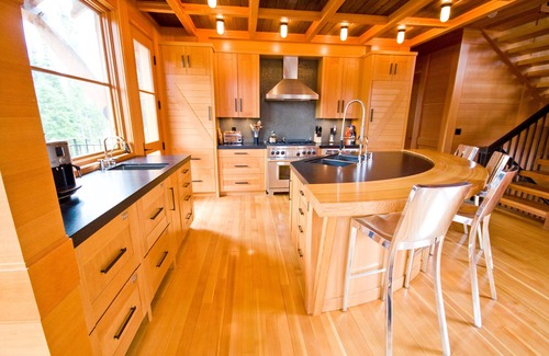 Golden Ski Chalet | Modern Mountain Luxury Chalet at Kicking Horse Mountain Resort