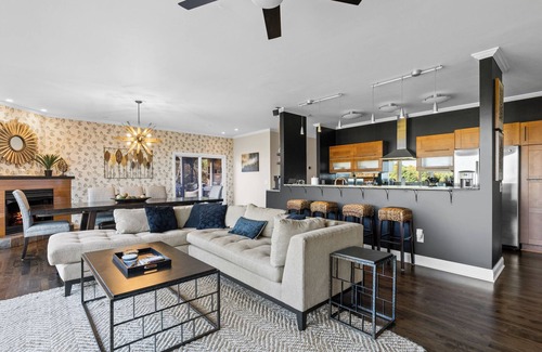 Blue Ridge Cabin | Modern Mountain Oasis 5BR with Million-Dollar Lake Views EV Hot Tub PetOK