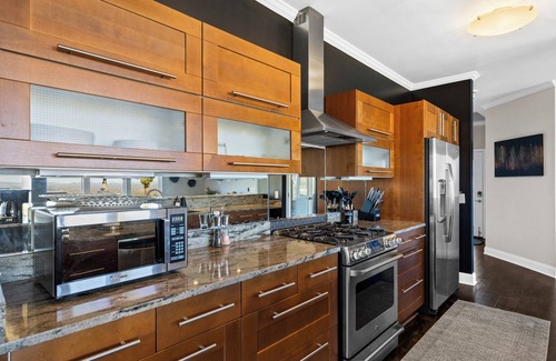 Blue Ridge Cabin | Modern Mountain Oasis 5BR with Million-Dollar Lake Views EV Hot Tub PetOK