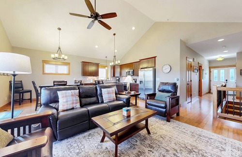 Estes Park House | Modern Mountain Retreat/Incredible Mountain Views/EV Charger/Spotless