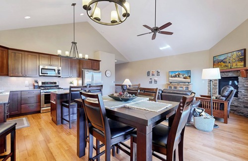 Estes Park House | Modern Mountain Retreat/Incredible Mountain Views/EV Charger/Spotless