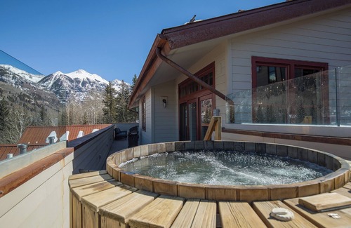 Telluride Condo | Modern Mountain Retreat w/Breathtaking Views @ Auberge Element 52