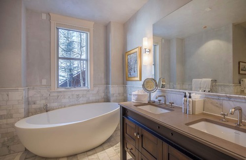 Telluride Condo | Modern Mountain Retreat w/Breathtaking Views @ Auberge Element 52