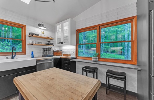 Old Timberline House | Modern Mountain Retreat Near Dolly Sods & Skiing 3 Bedroom Home