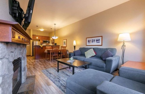 Olympic Valley Condo | Modern Mountain Condo | Steps from Palisades Tahoe Lift + Village!