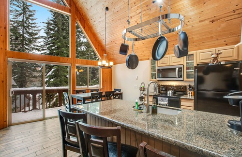 Snoqualmie Pass House | Modern mountain chalet with fireplace, foosball, & easy access to slopes
