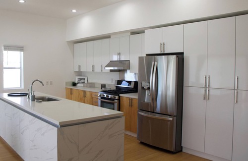 Sherman Oaks House | Modern Mountain View Oasis in Los Angeles