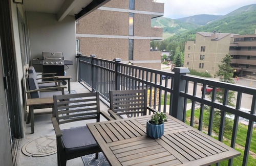 Vail Condo | Modern Mountainside Condo | Walk to Slopes, Shopping, Dining! | Vantage Point