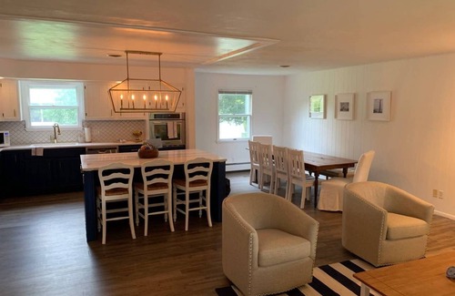Culver House | Modern nautical themed home steps from the beach, park, CMA and bars/restaurants