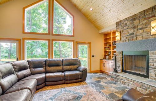 Nellysford House | Modern Nellysford Getaway with View Deck and Fire Pit