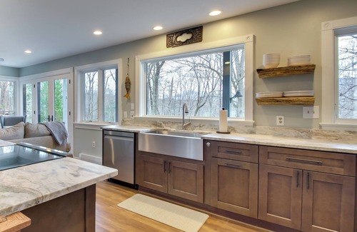 Nellysford Cottage | Modern Nellysford Getaway on 40 Private Acres!
