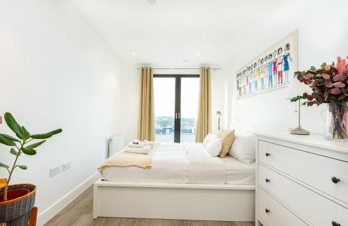 Wandsworth Apartment | Modern New 2BR wViews & Balcony in Wandsworth