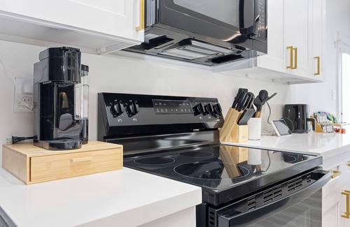 Northside House | Modern NEW 3BR Home w/Garage & Big Backyard