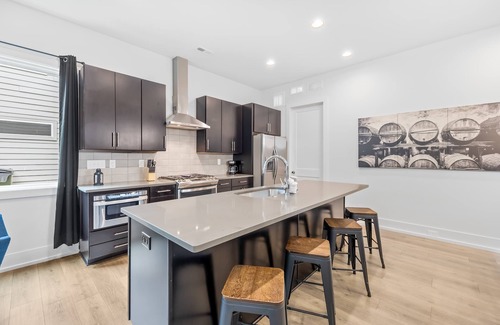 Sugar Creek House | Modern new 4BR Home near NoDa & Downtown
