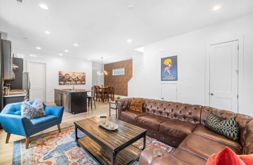 Sugar Creek House | Modern new 4BR Home near NoDa & Downtown