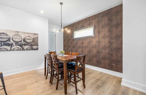 Sugar Creek House | Modern new 4BR Home near NoDa & Downtown