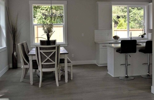 Marylhurst House | Modern, new and close to lake
