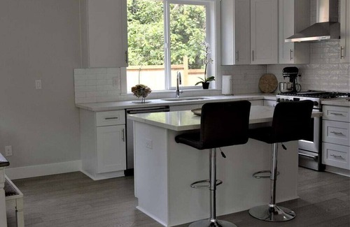 Marylhurst House | Modern, new and close to lake