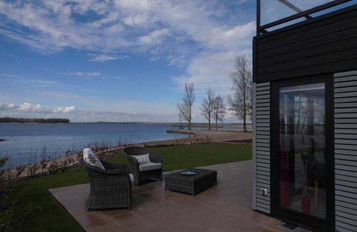 Hulshorst House | Modern new beach house - right on the water - large roof terrace/free WiFi