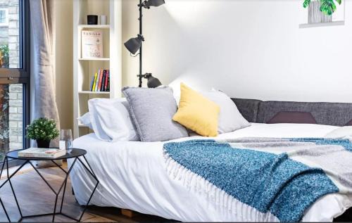 Bermondsey Apartment | Modern new-built 1 Bedroom Apt in heart of LDN