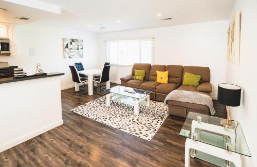 Wilshire Apartment | Modern New Close to Downtown LA 1 Bedroom with Parking