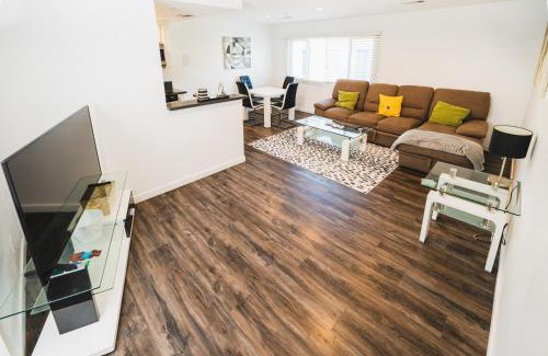Wilshire Apartment | Modern New Close to Downtown LA 1 Bedroom with Parking