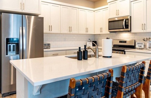 Old Farm District House | Modern New Construction, Families Welcome, Hikes, Rivers, Parks
