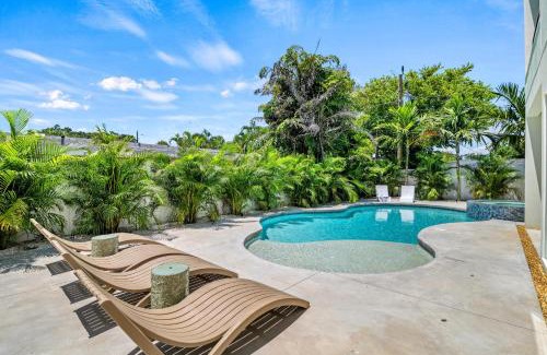 Arlington Park House | Modern New Home - Private Pool, Spa, Rooftop Deck, Game Room, & More!